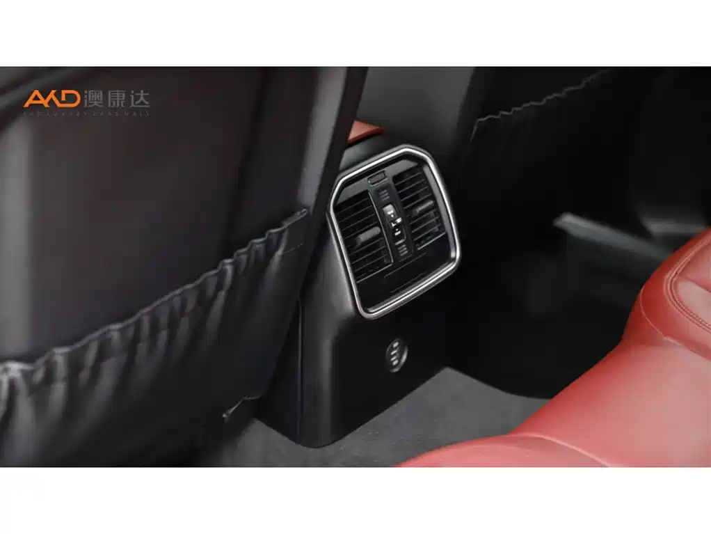 Porsche Macan 2018 Macan 2.0T фото 9
