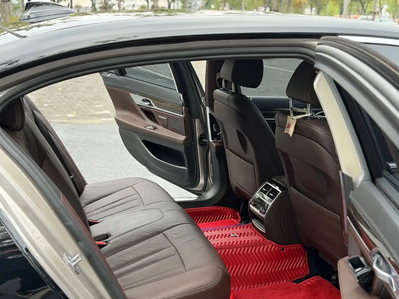 BMW 7 Series 2016 730Li Leading фото 10