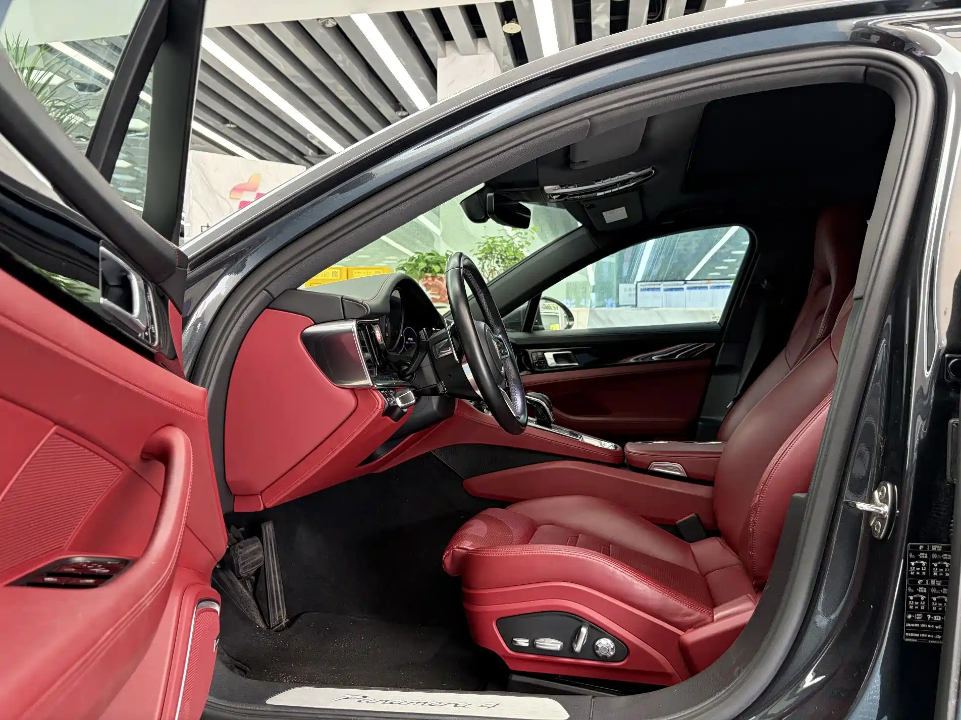 Photo 3 - Porsche Panamera