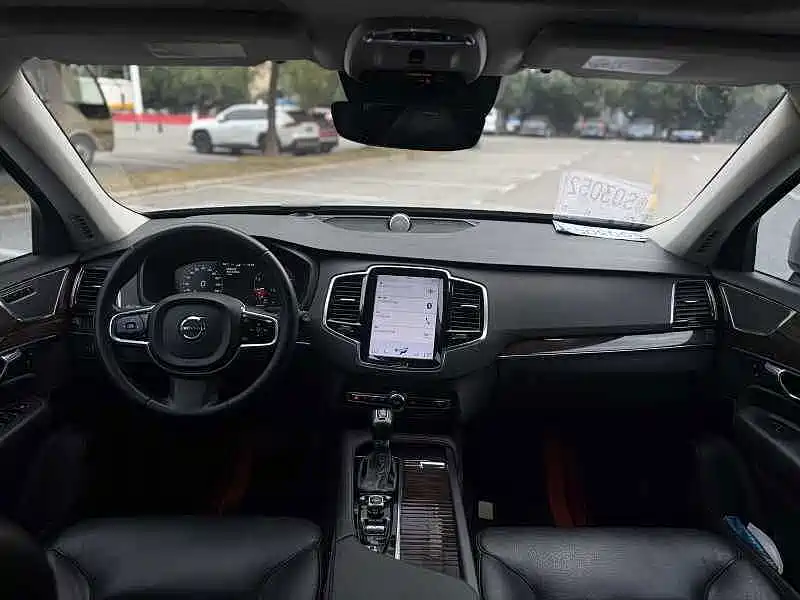 Photo 6 - Volvo XC90