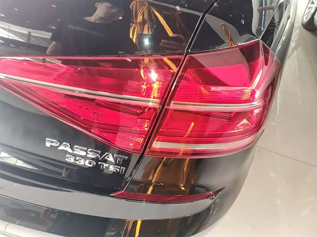Volkswagen Passat 2017 330TSI DSG Prestige фото 8