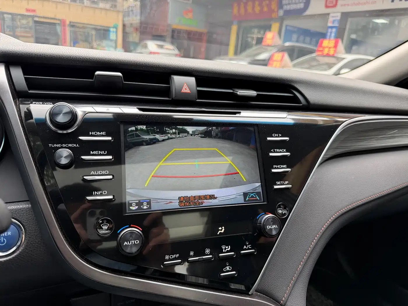 Toyota Camry 2018 Hybrid 2.5HG Luxury Edition фото 21