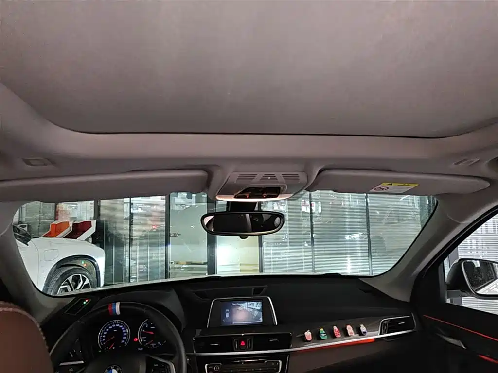 BMW X1 2019 sDrive18Li Premium Model фото 18