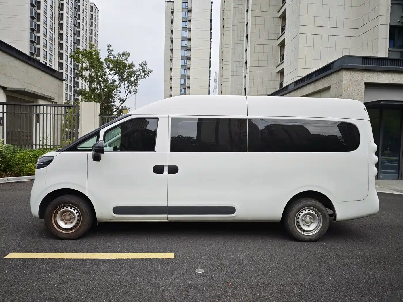 Maxus Dana V1 2025 2024 V1 Long Wheelbase High Roof Multi-Purpose (62kWh)