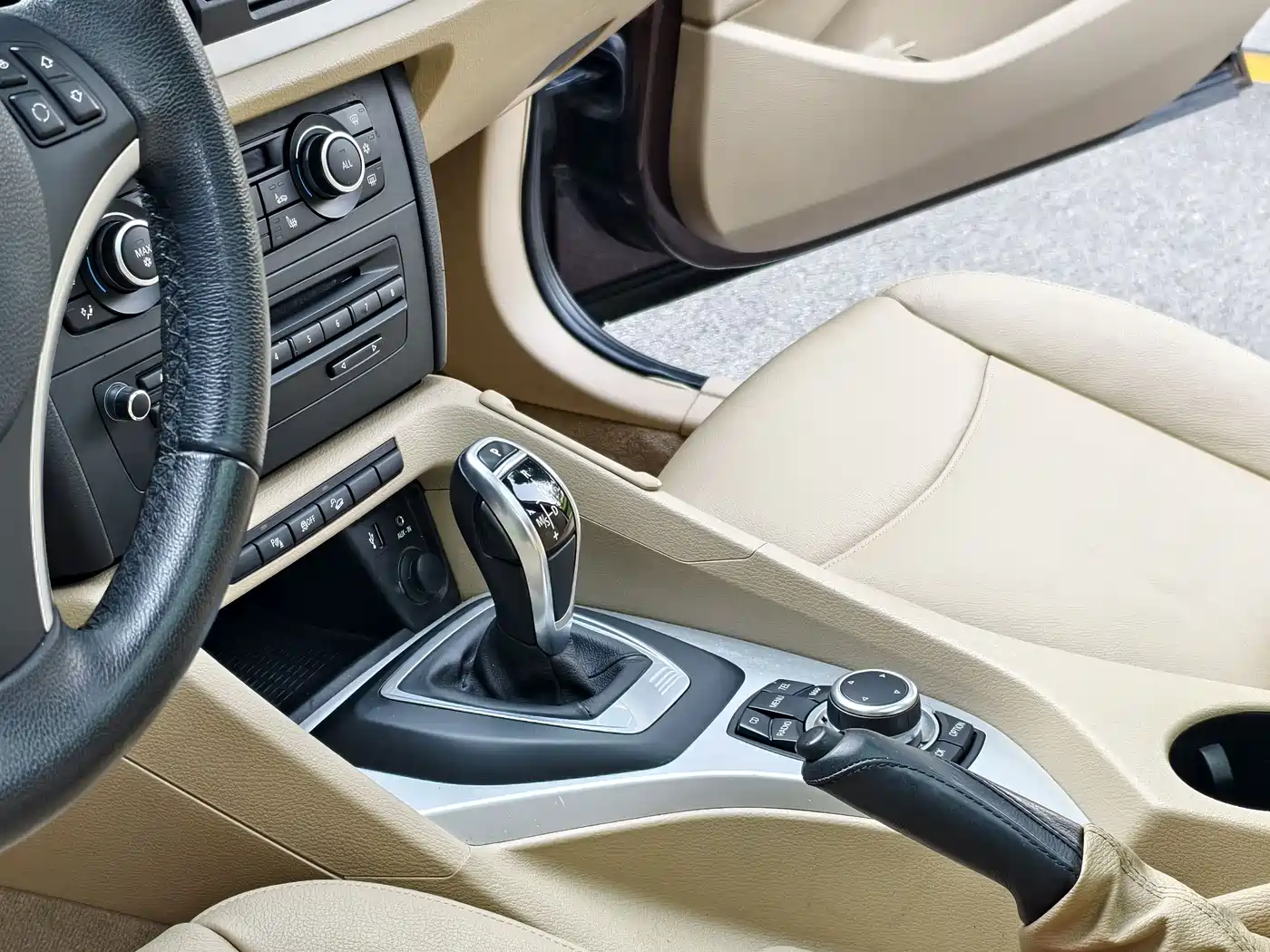 BMW X1 (Import) 2012 Model xDrive28i фото 35