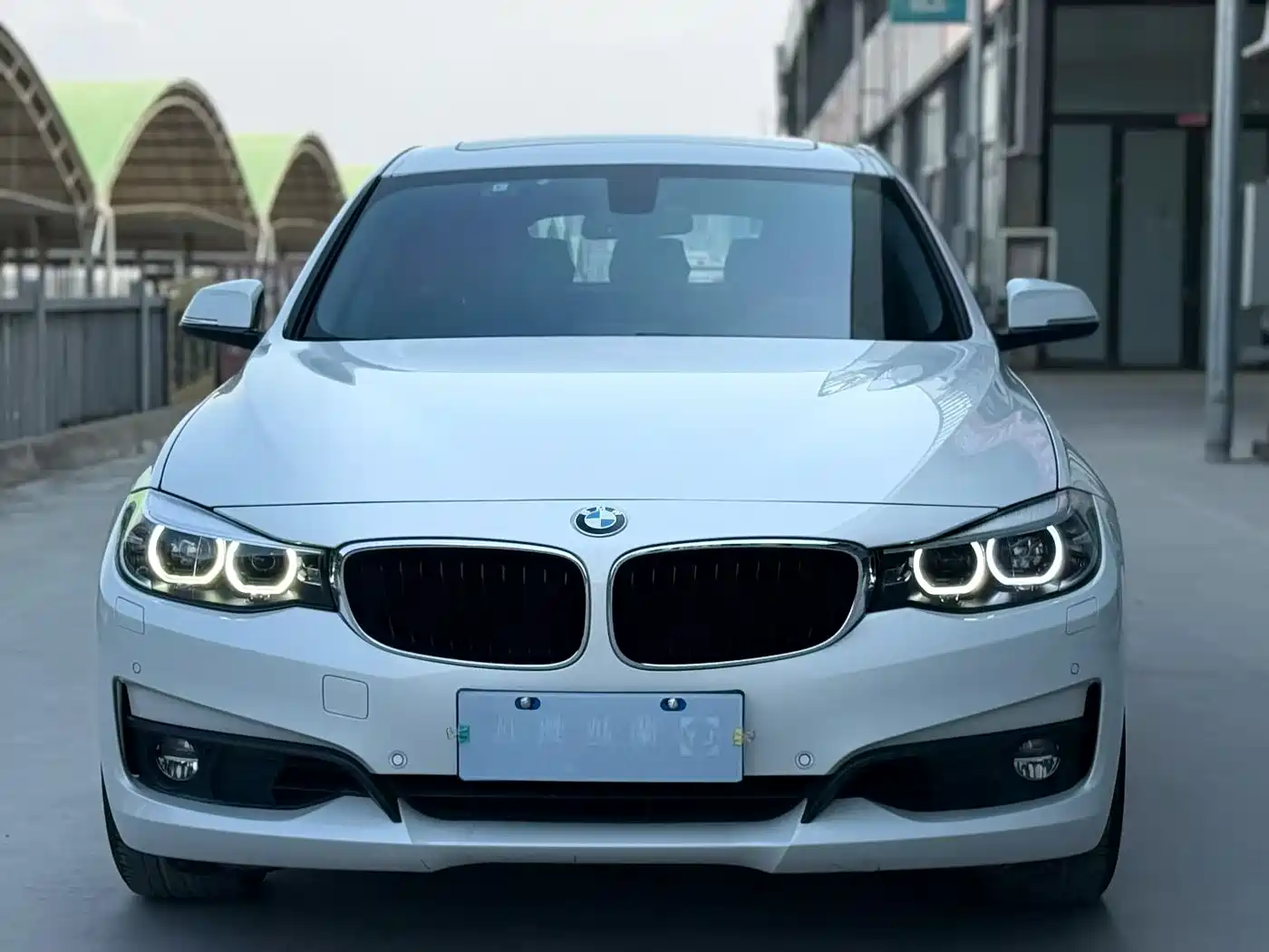 BMW 3 Series GT 2017 320i Fashion фото 2