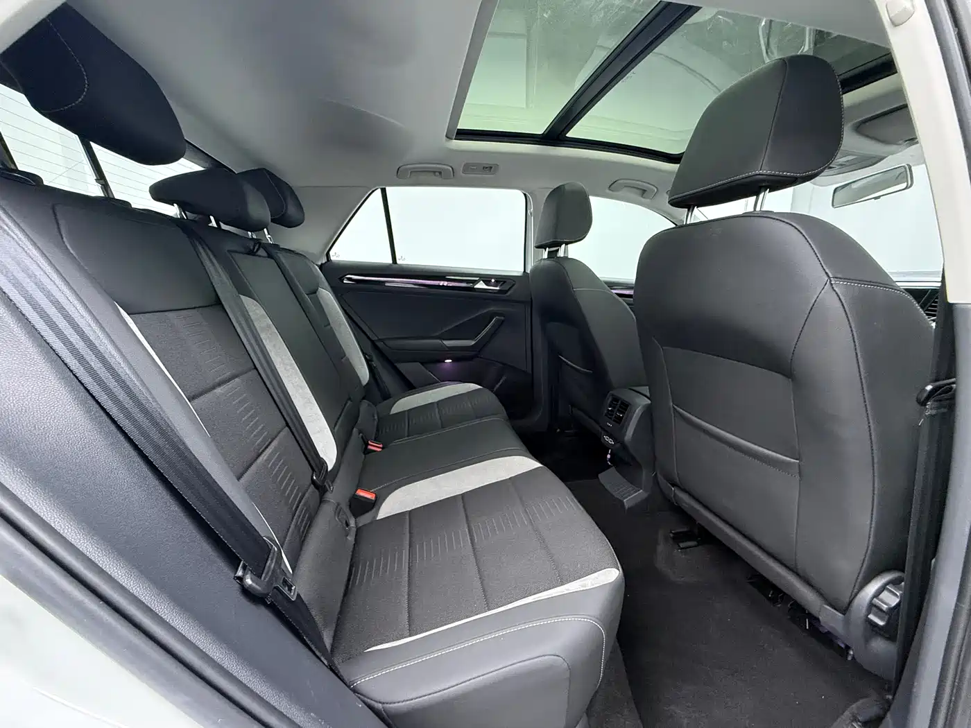 Volkswagen T-ROC 2021 Facelift 280TSI DSG 2WD Comfort Smart Connect Edition фото 9