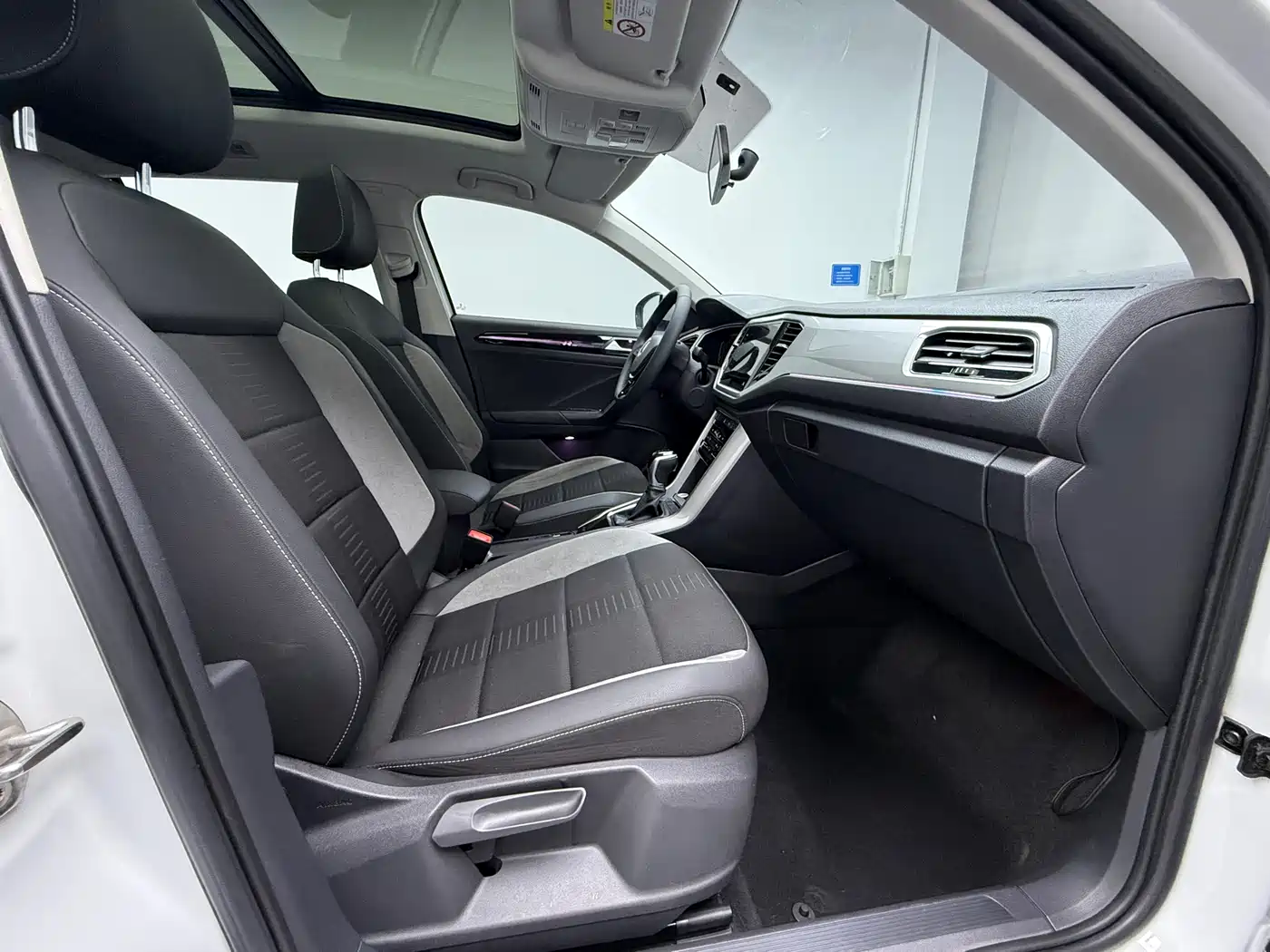 Volkswagen T-ROC 2021 Facelift 280TSI DSG 2WD Comfort Smart Connect Edition фото 10