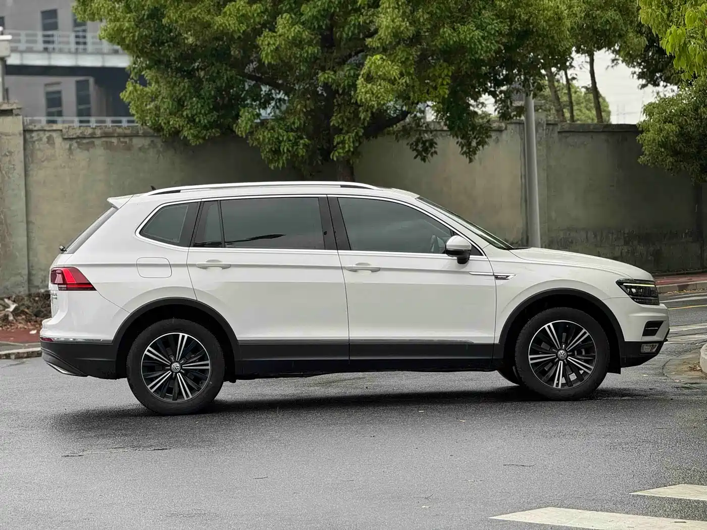 Volkswagen Tiguan L 2017 380TSI Automatic 4WD Luxury Edition фото 3