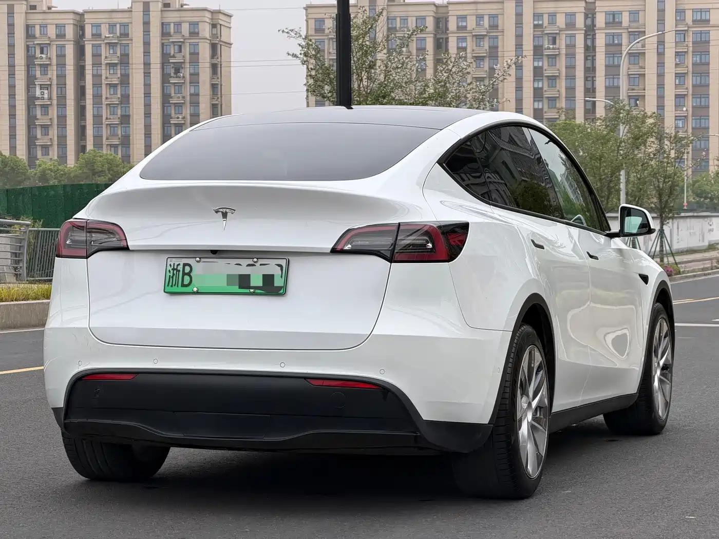 TESLA MODEL Y