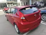 Photo 5 - Hyundai Reina