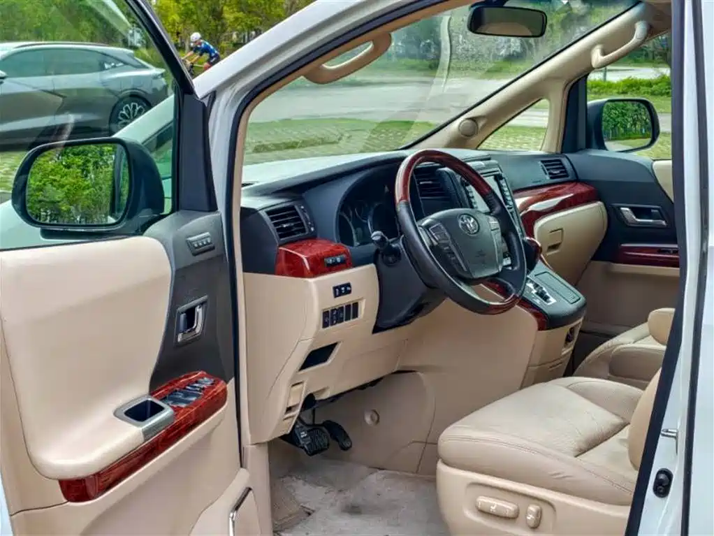 Toyota Alphard 2011 3.5L Luxury Edition фото 4