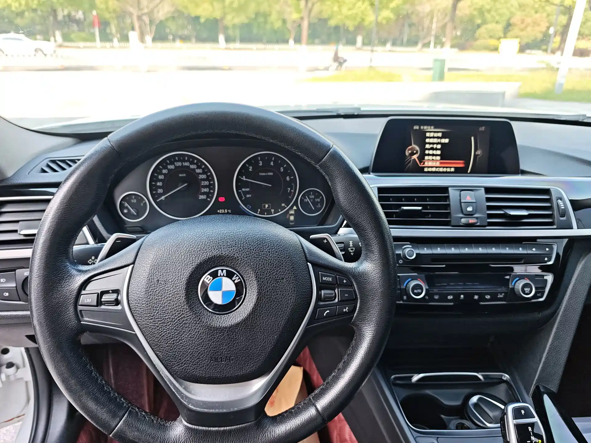 صورة 14 - BMW 3 Series