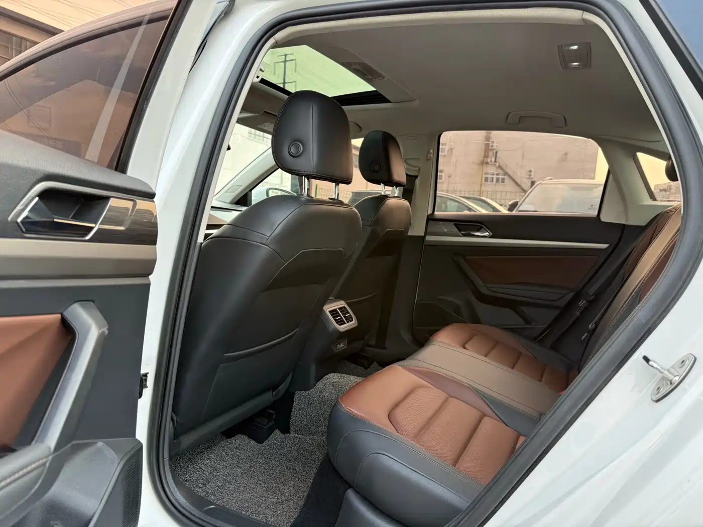 Volkswagen Lavida 2022 280TSI DSG Luxury Edition фото 16