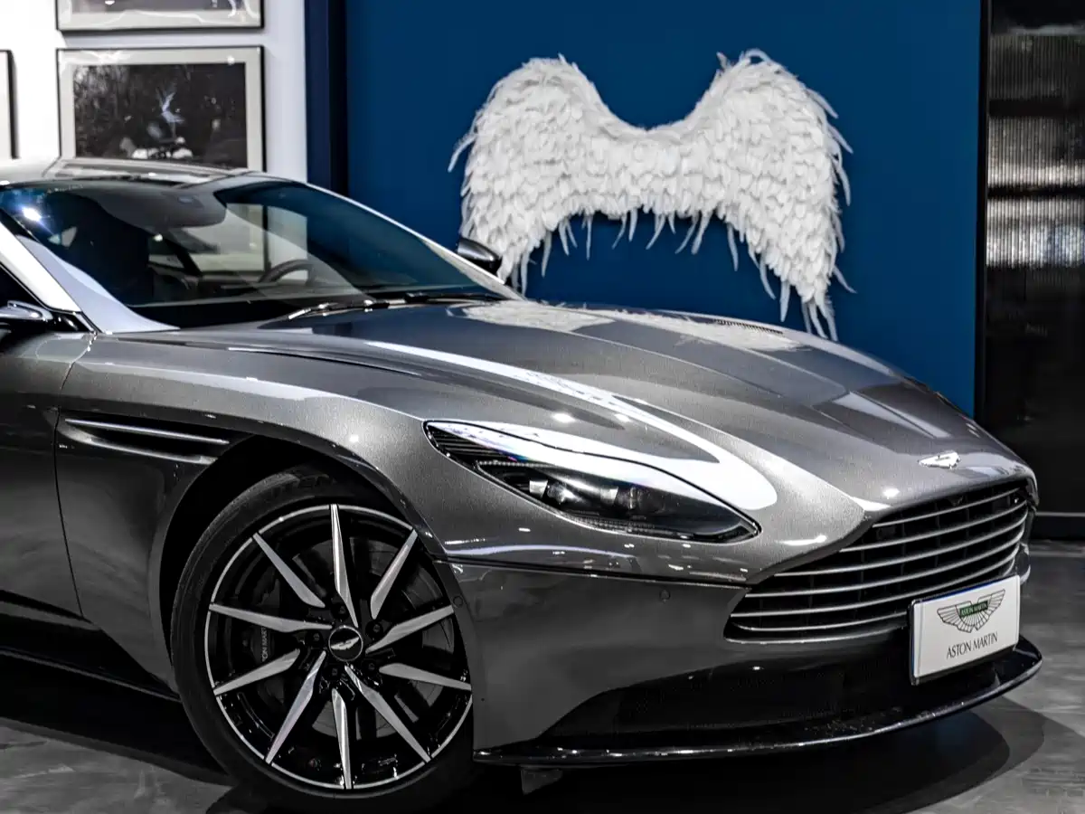 Фото 4 - Aston Martin DB11