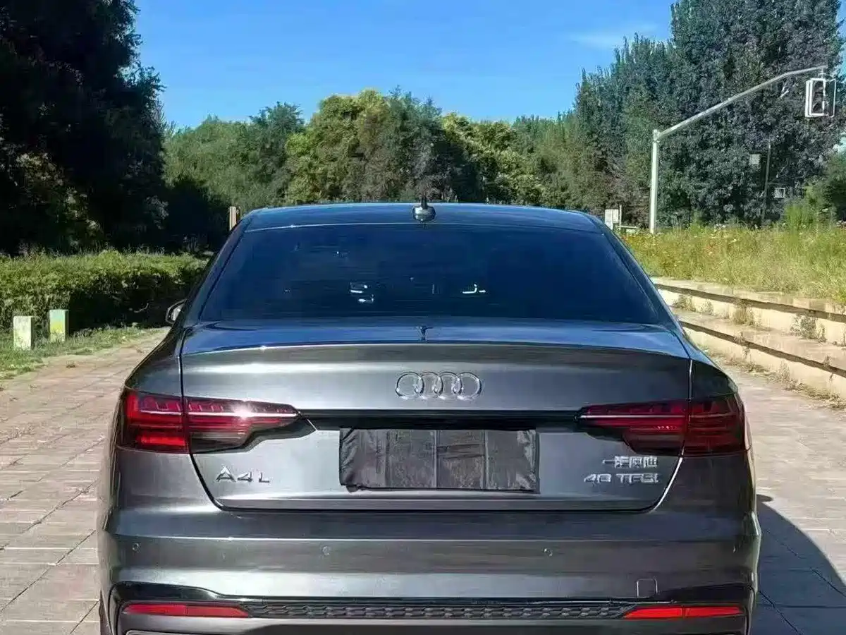 Photo 8 - Audi A4L