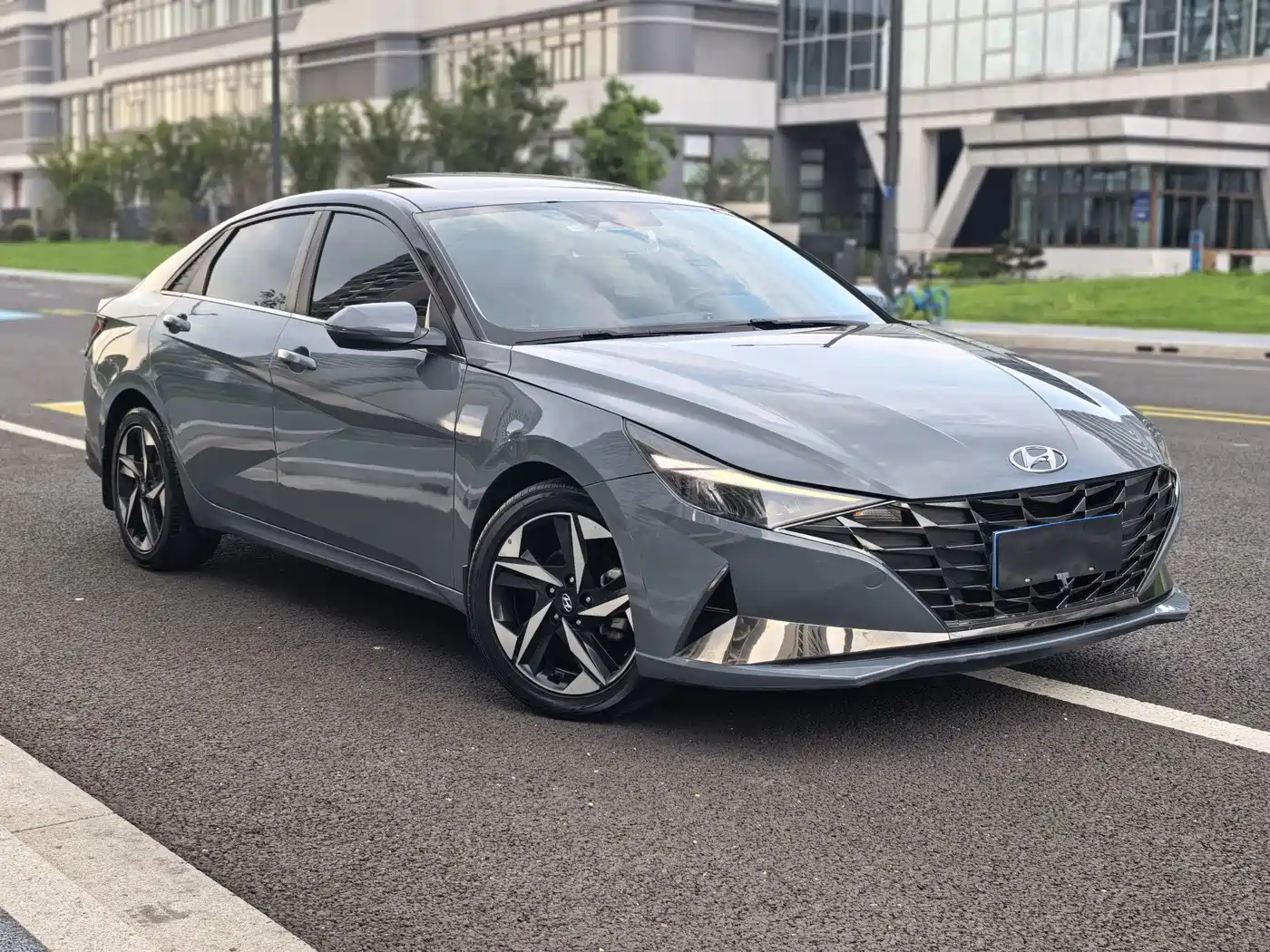 Photo 3 - Hyundai Elantra