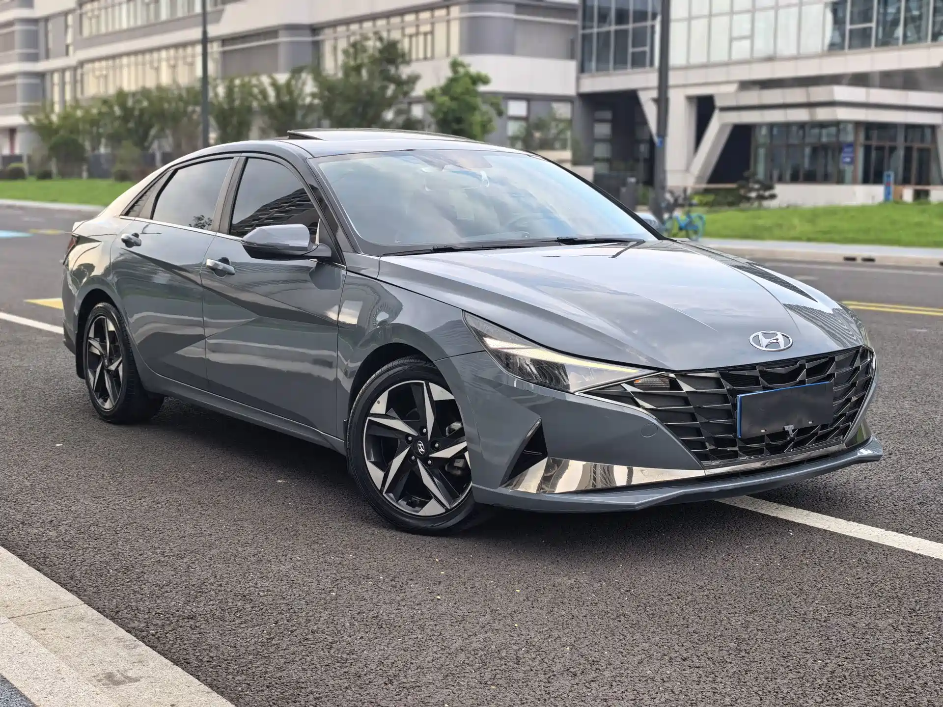 Photo 3 - Hyundai Elantra
