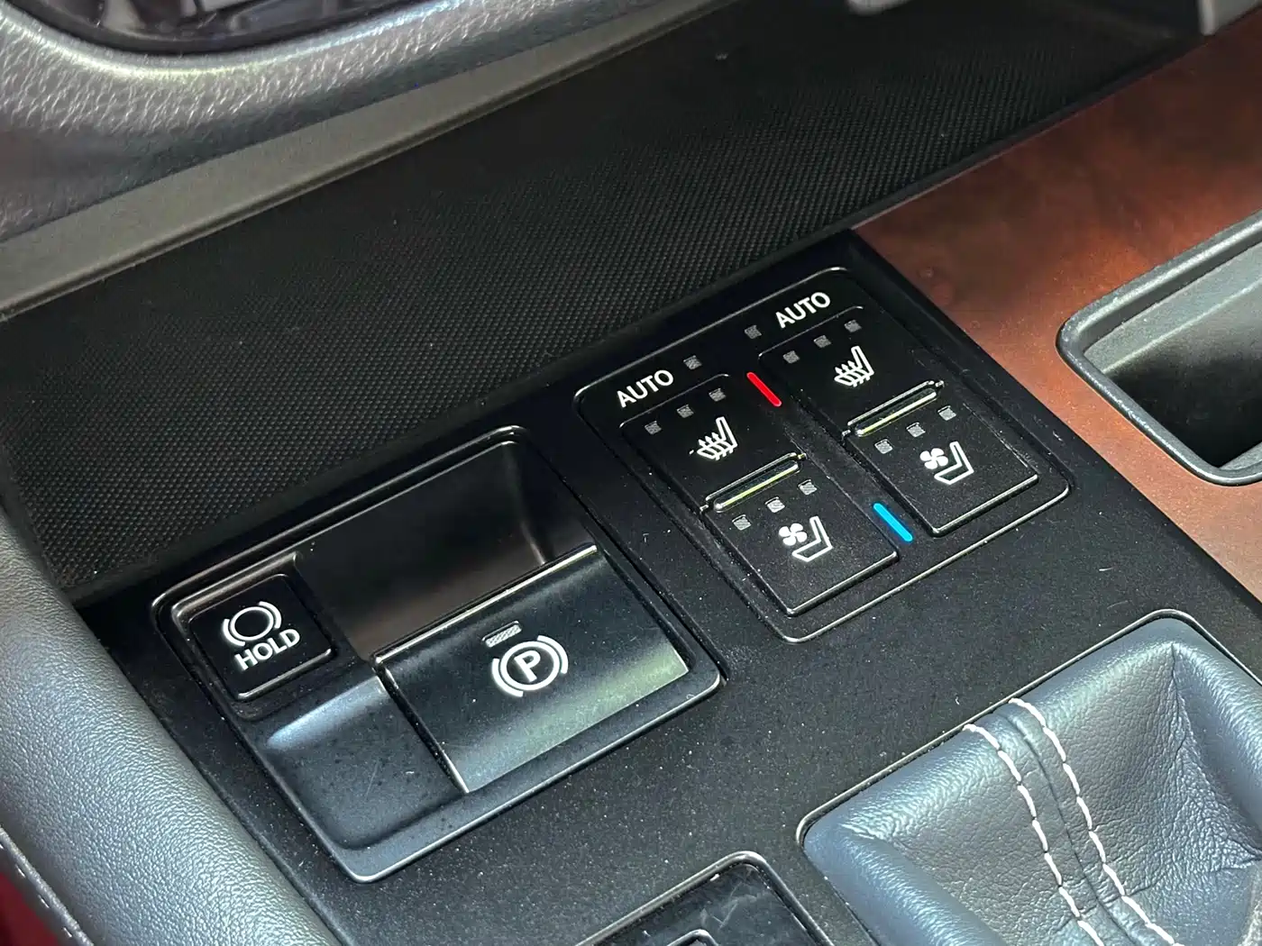 Фото 19 - Lexus RX