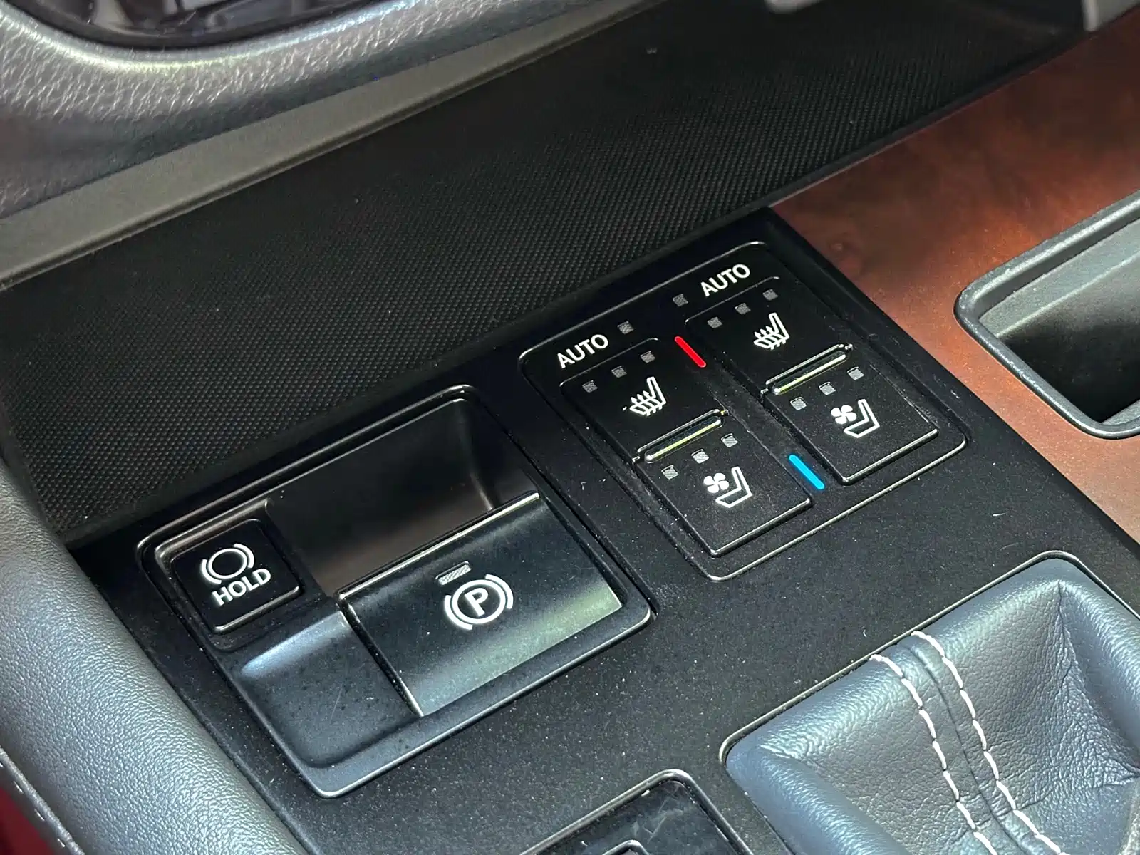 Фото 19 - Lexus RX