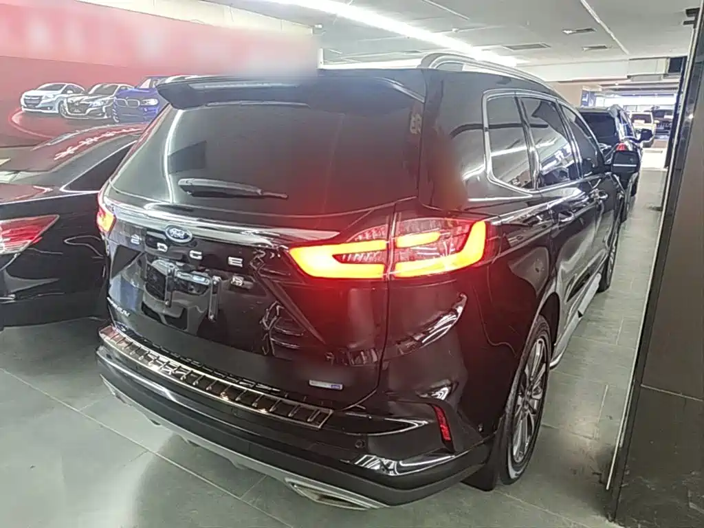 Фото 7 - Ford Edge