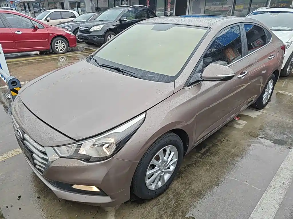 Фото 2 - Hyundai Verna