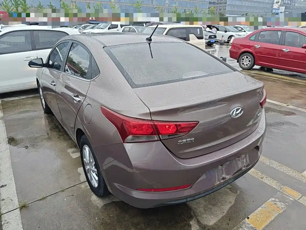 Фото 5 - Hyundai Verna