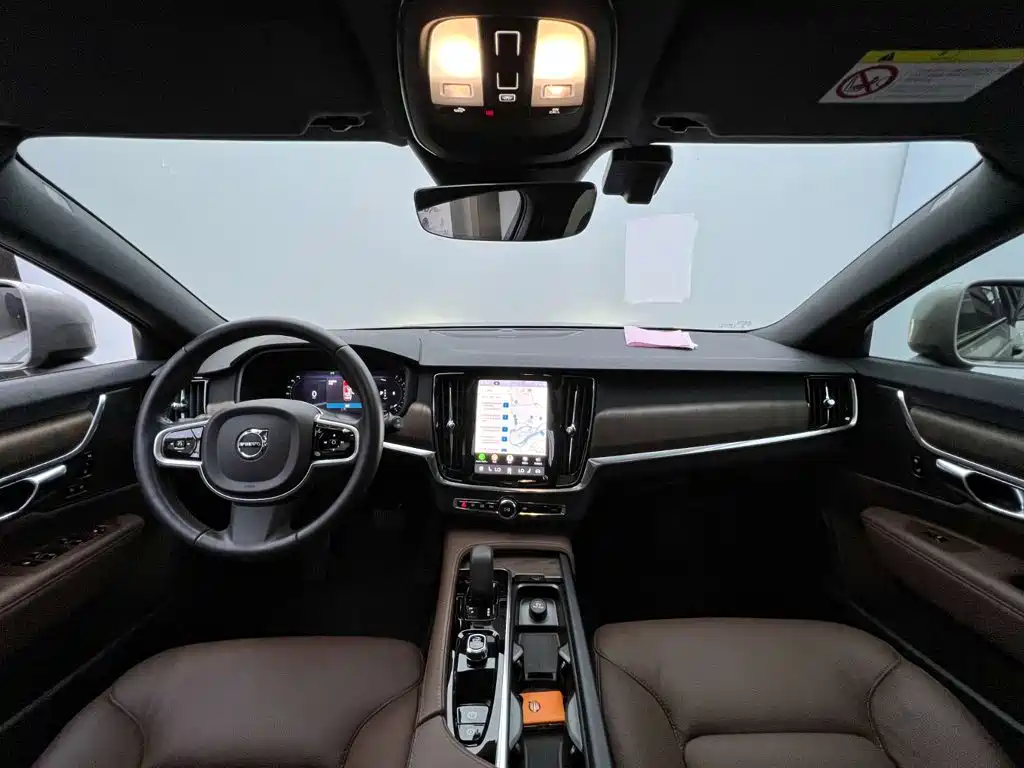 Фото 14 - Volvo V90