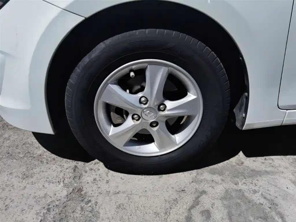 Hyundai Verna 2014 1.4L Manual Smart GLS фото 23