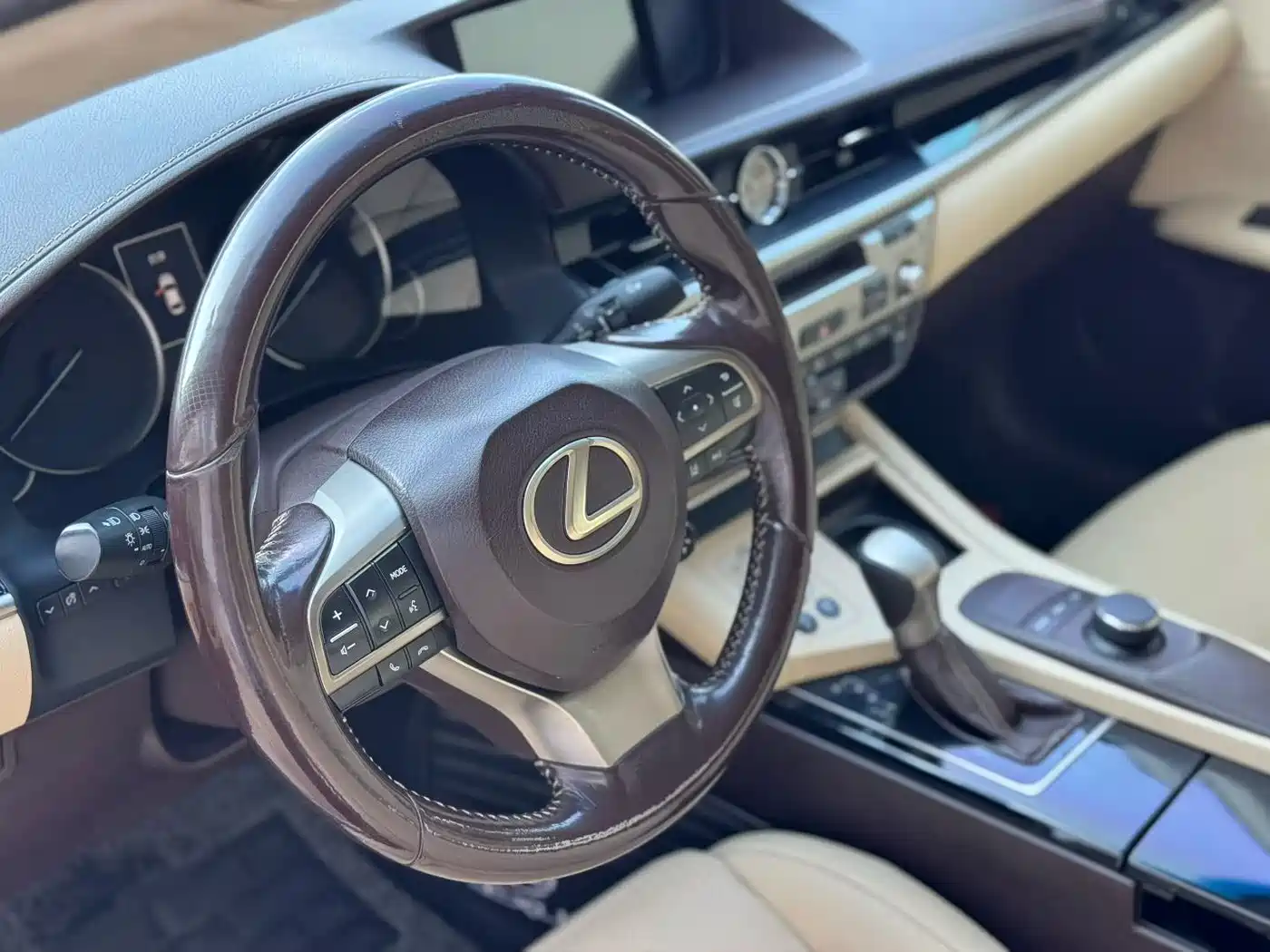 Lexus ES 2015 200 Comfort Edition фото 5