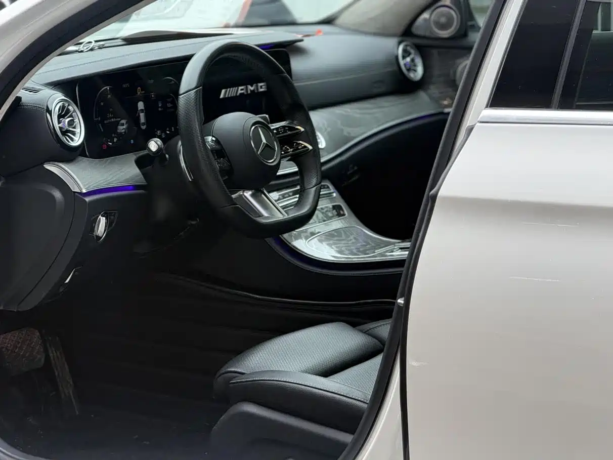 Фото 5 - Mercedes-Benz E-Class