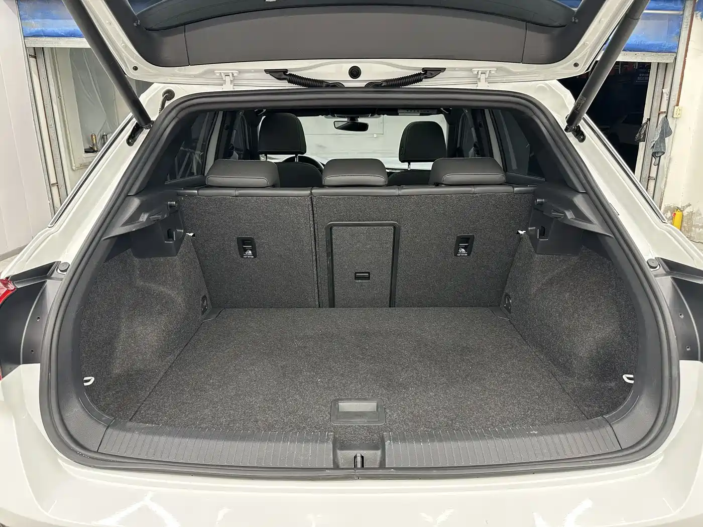 Volkswagen T-ROC 2021 Facelift 280TSI DSG 4WD Luxury Smart Connect Edition фото 17