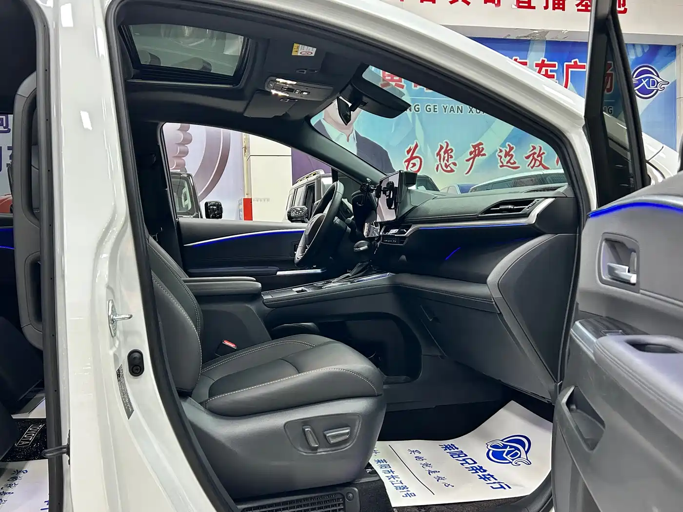 Toyota Sienna 2024 2.5L Hybrid Ultimate Premium Edition фото 9