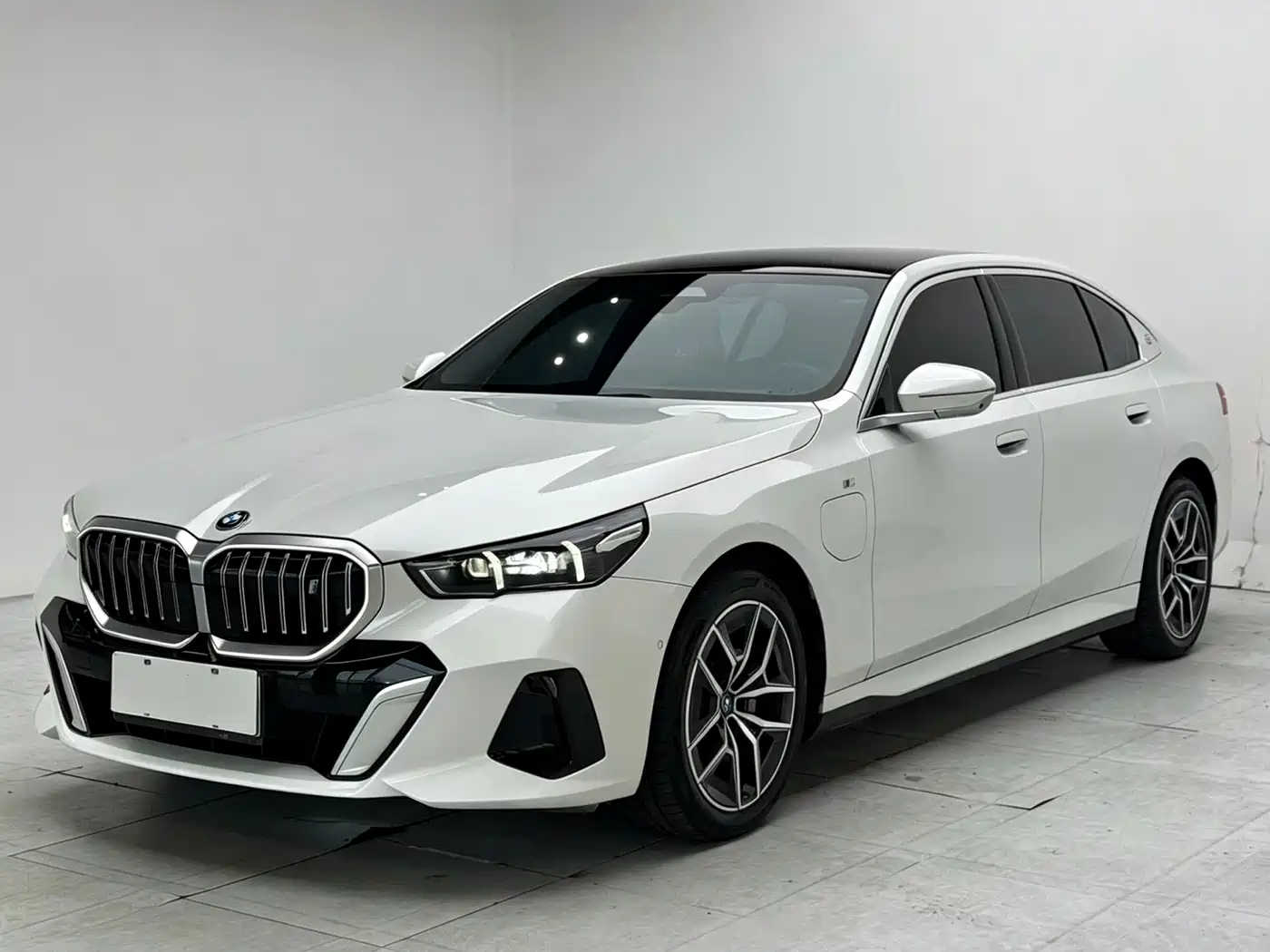 BMW i5 2024 2024 eDrive 35L Premium Model M Sport Package