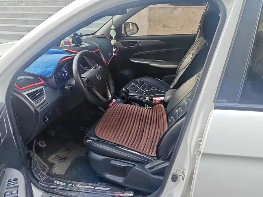 Photo 9 - Changan CS35