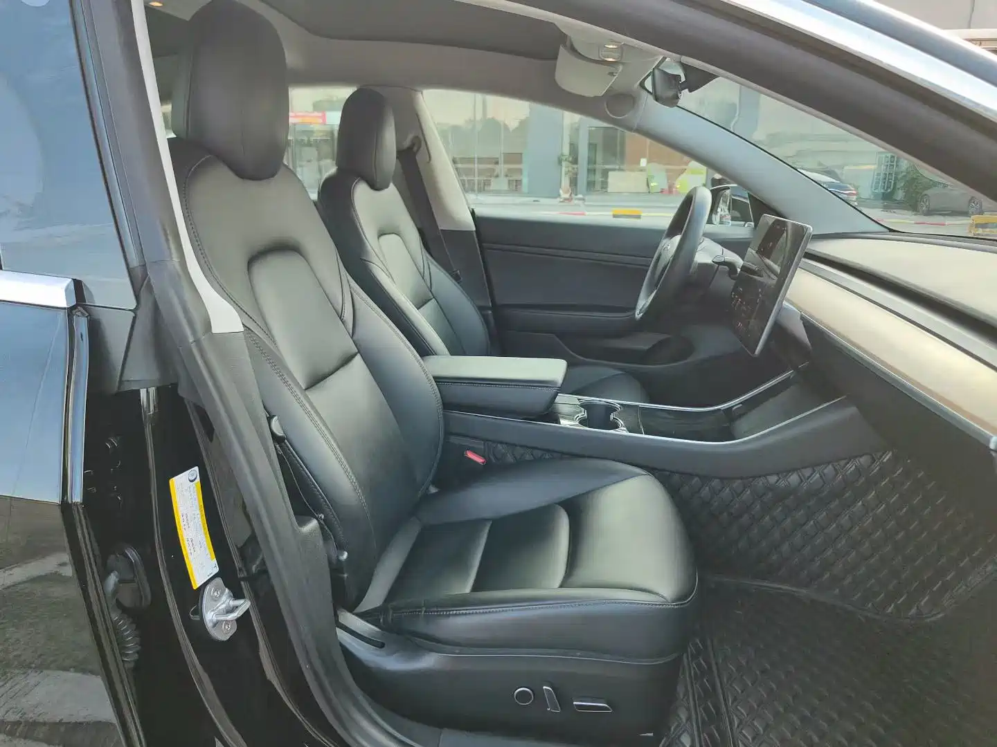 Photo 8 - Tesla Model 3