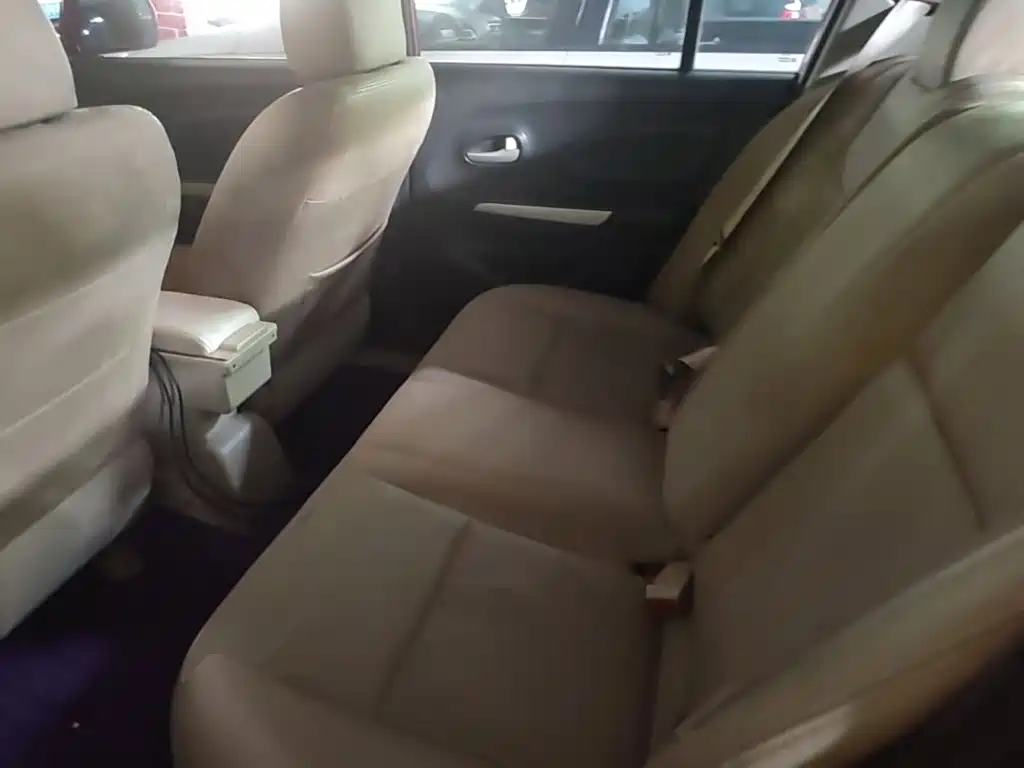 Venucia R50 2014 2013 1.6L Automatic Luxury Edition