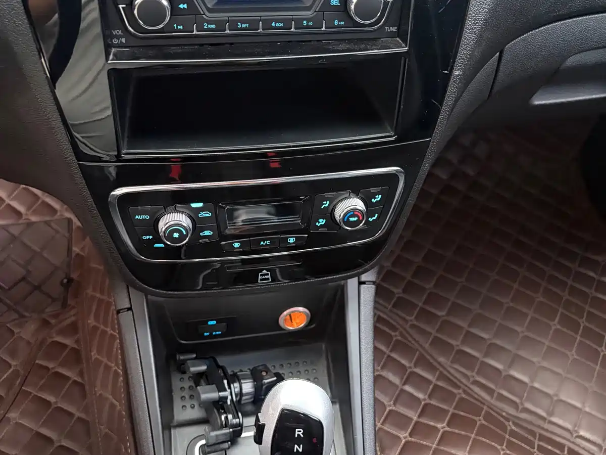 JAC Motors JAC iEVA50 2019 2019 Luxury Smart Edition