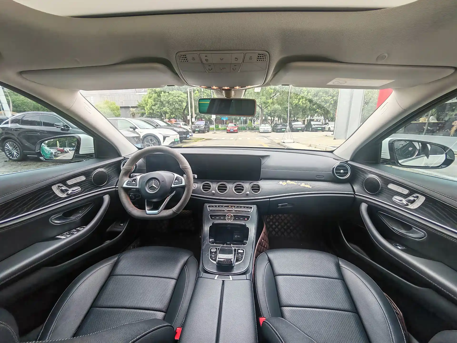 Photo 9 - Mercedes-Benz E-Class