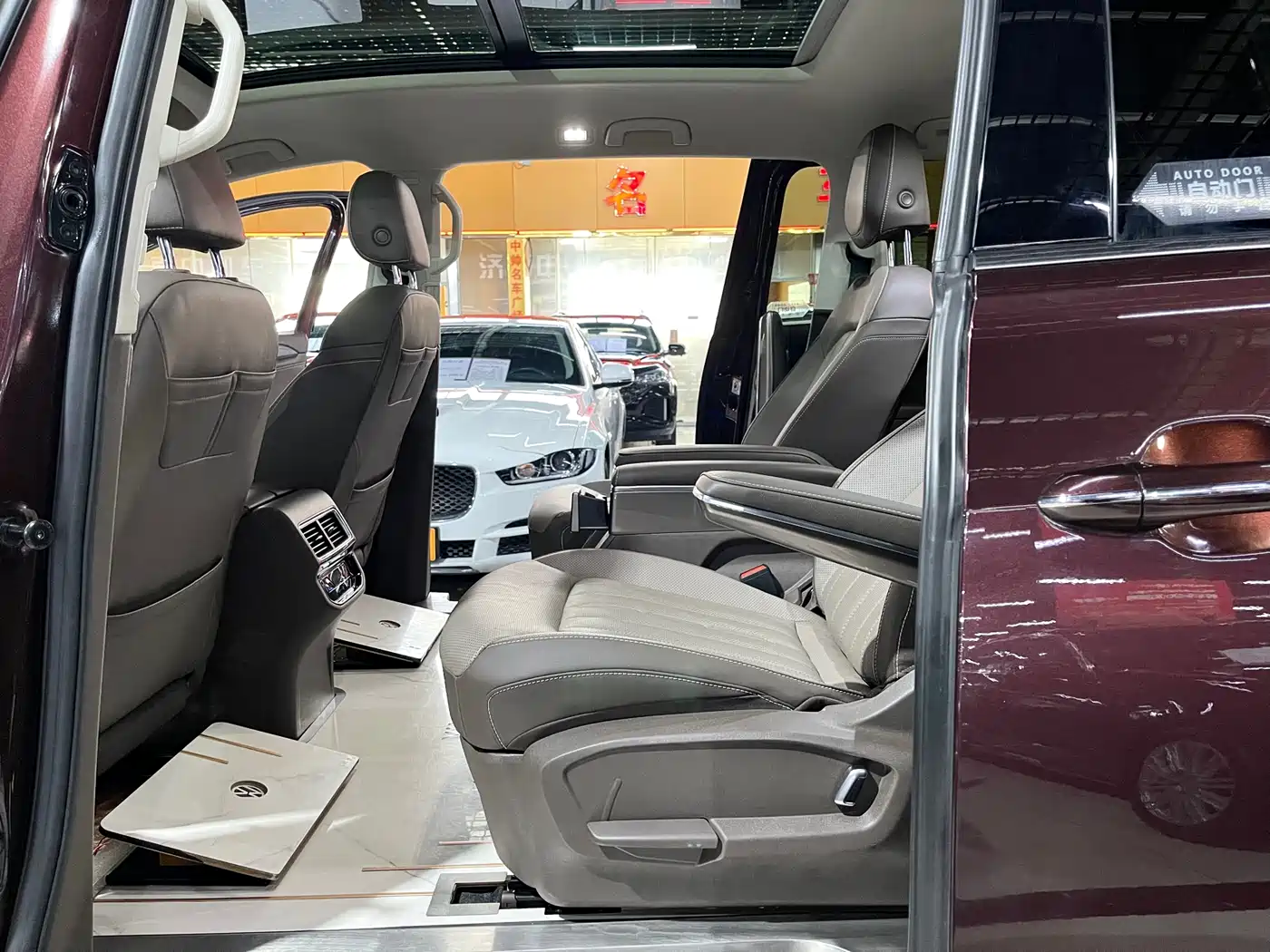 Volkswagen Viloran 2022 380TSI Premium Edition фото 11