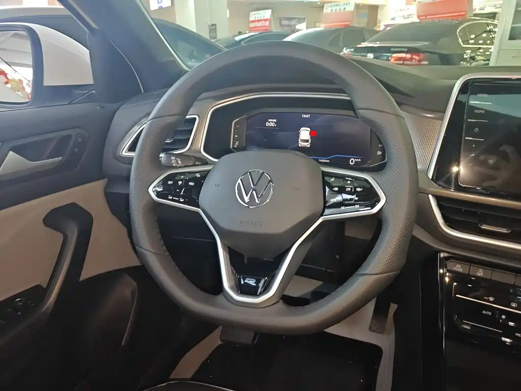 Volkswagen T-ROC 2026 2025 Second Facelift 300TSI DSG 2WD Morning Light Edition