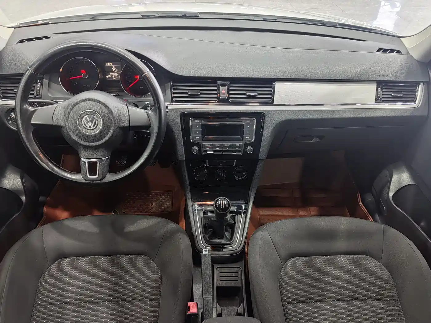 Volkswagen Bora 2015 Quality Edition 1.6L Manual Fashion фото 6