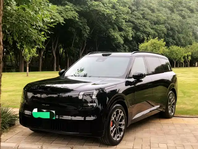 Lynk & Co 900 2025
