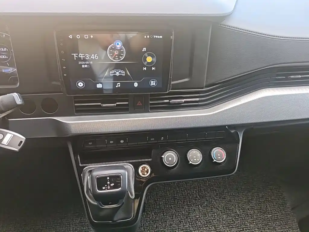 Dongfeng Yufeng Yufeng 2023 2023 V9+ 2.0T Automatic FWD Multi-purpose Short Wheelbase Medium Roof 5/6 Seater