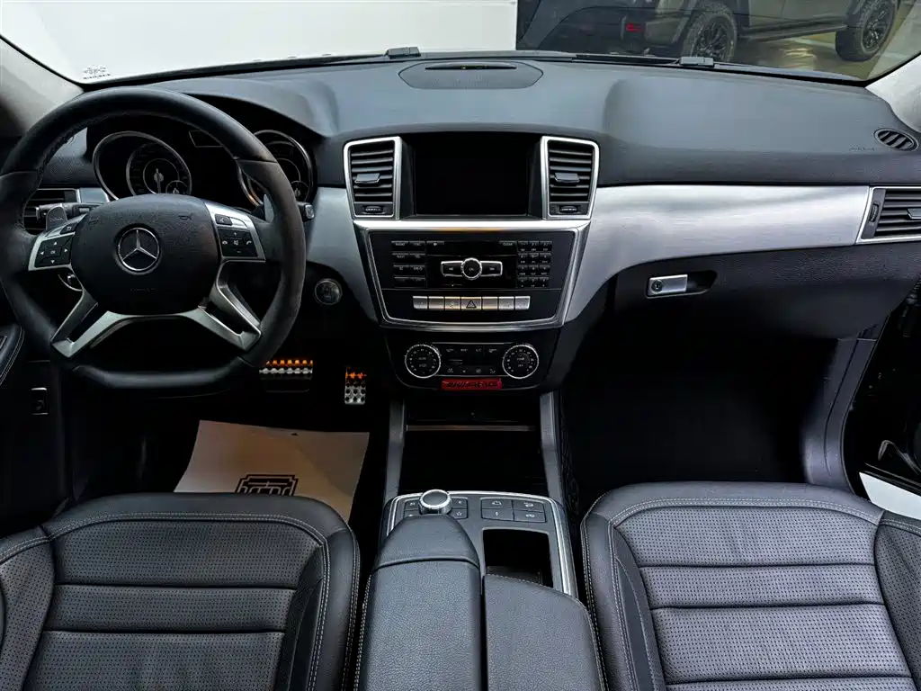Mercedes-Benz M-Class AMG 2015 AMG ML 63 фото 16