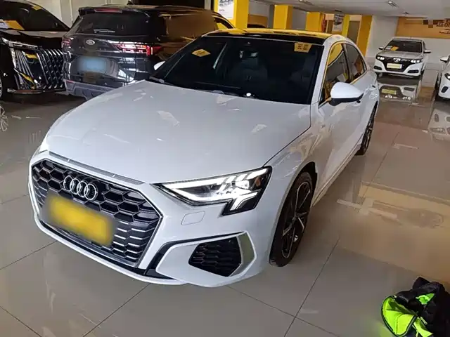 Audi A3 A3L Limousine 35 TFSI, Стиль Спорт