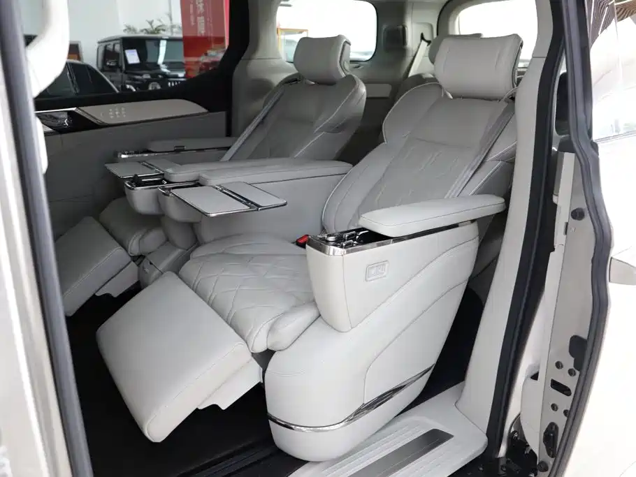 Volvo EM90 2024 2025 Ultra Six-Seater