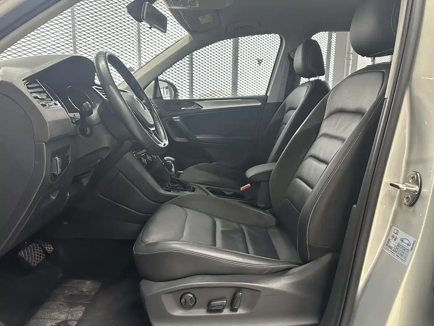 Volkswagen Tiguan L 2018 Facelift 330TSI Automatic 2WD Comfort Edition фото 6