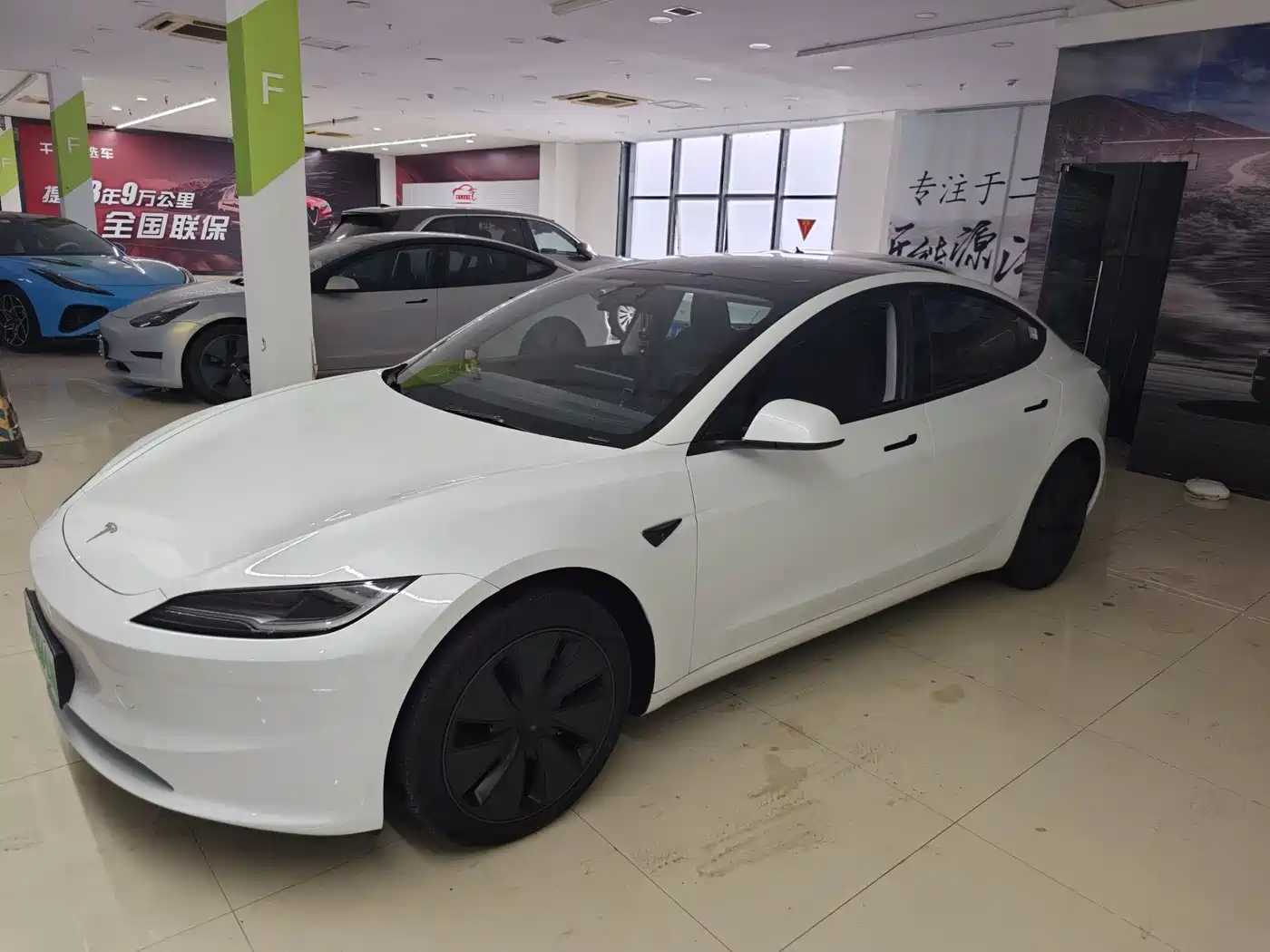 TESLA MODEL 3