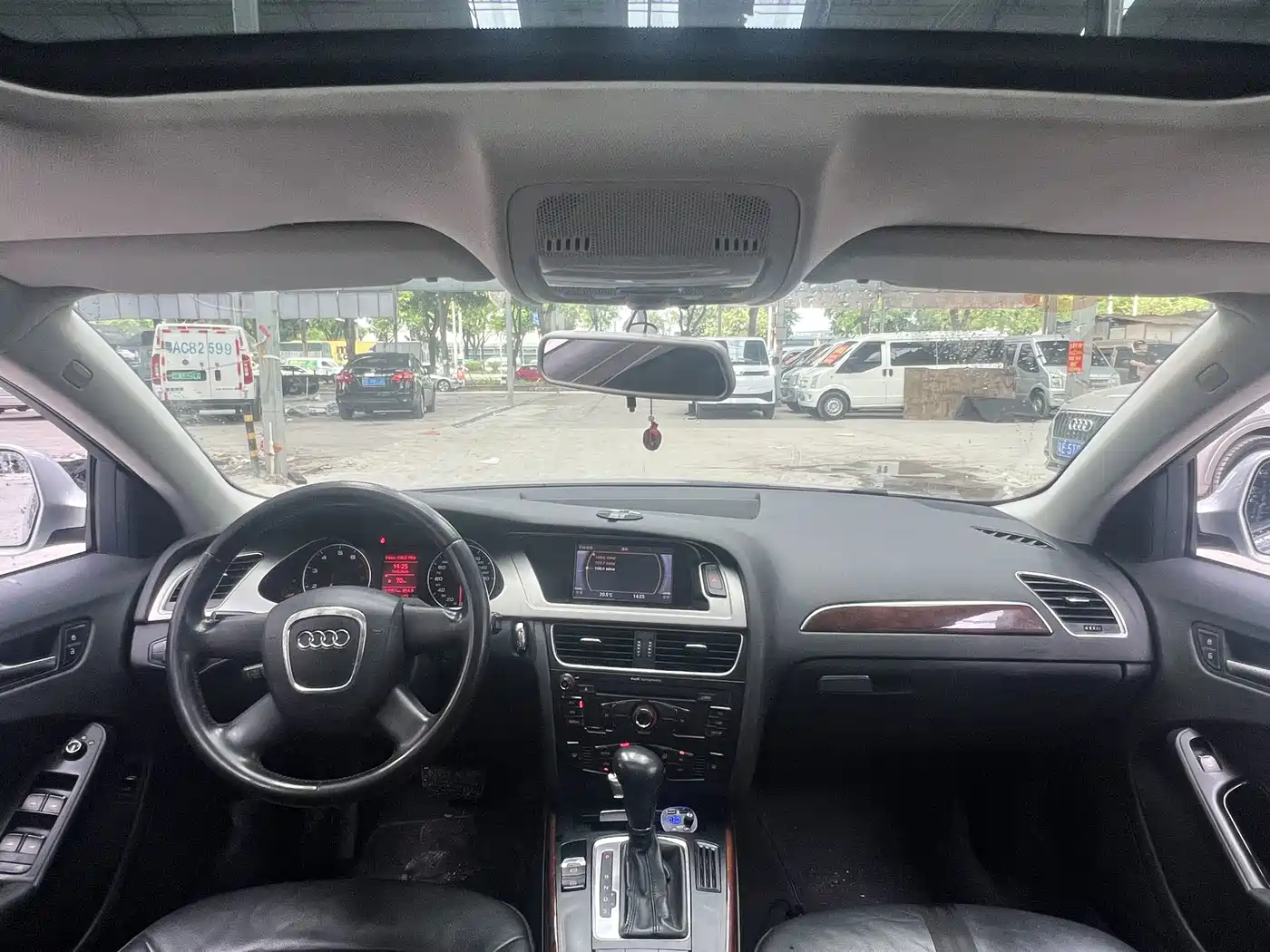 Фото 8 - Audi A4L